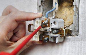 Демонтаж старого выключателя.Стоимость от 150 рублей за единицу